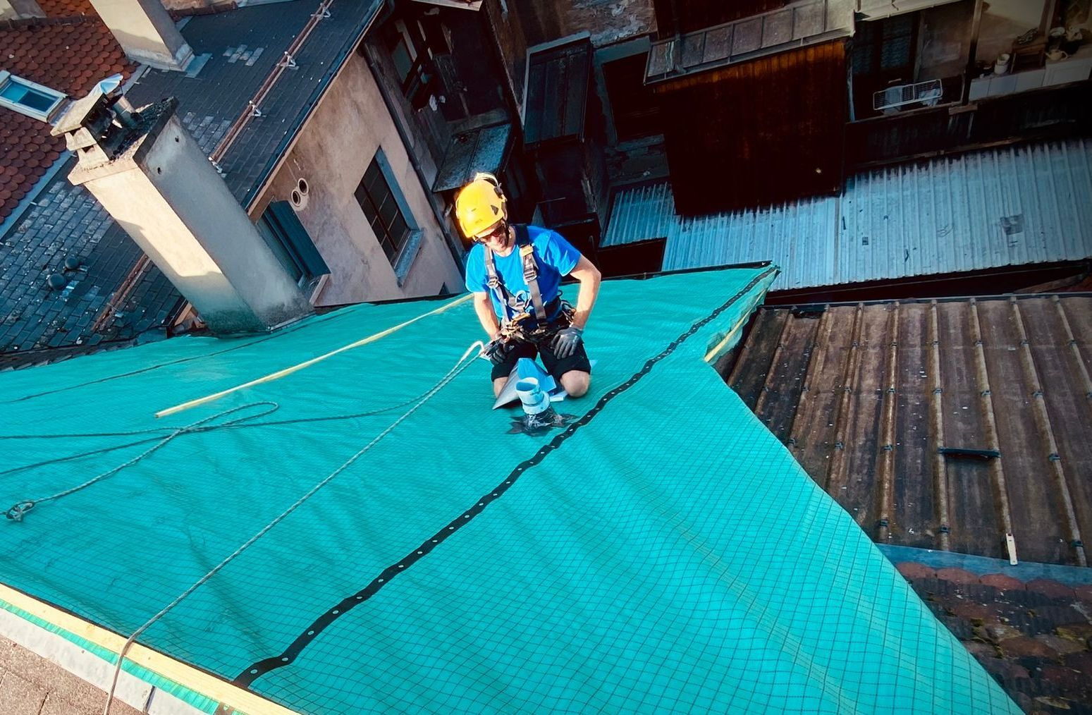 Intervention d'urgence sur un toit