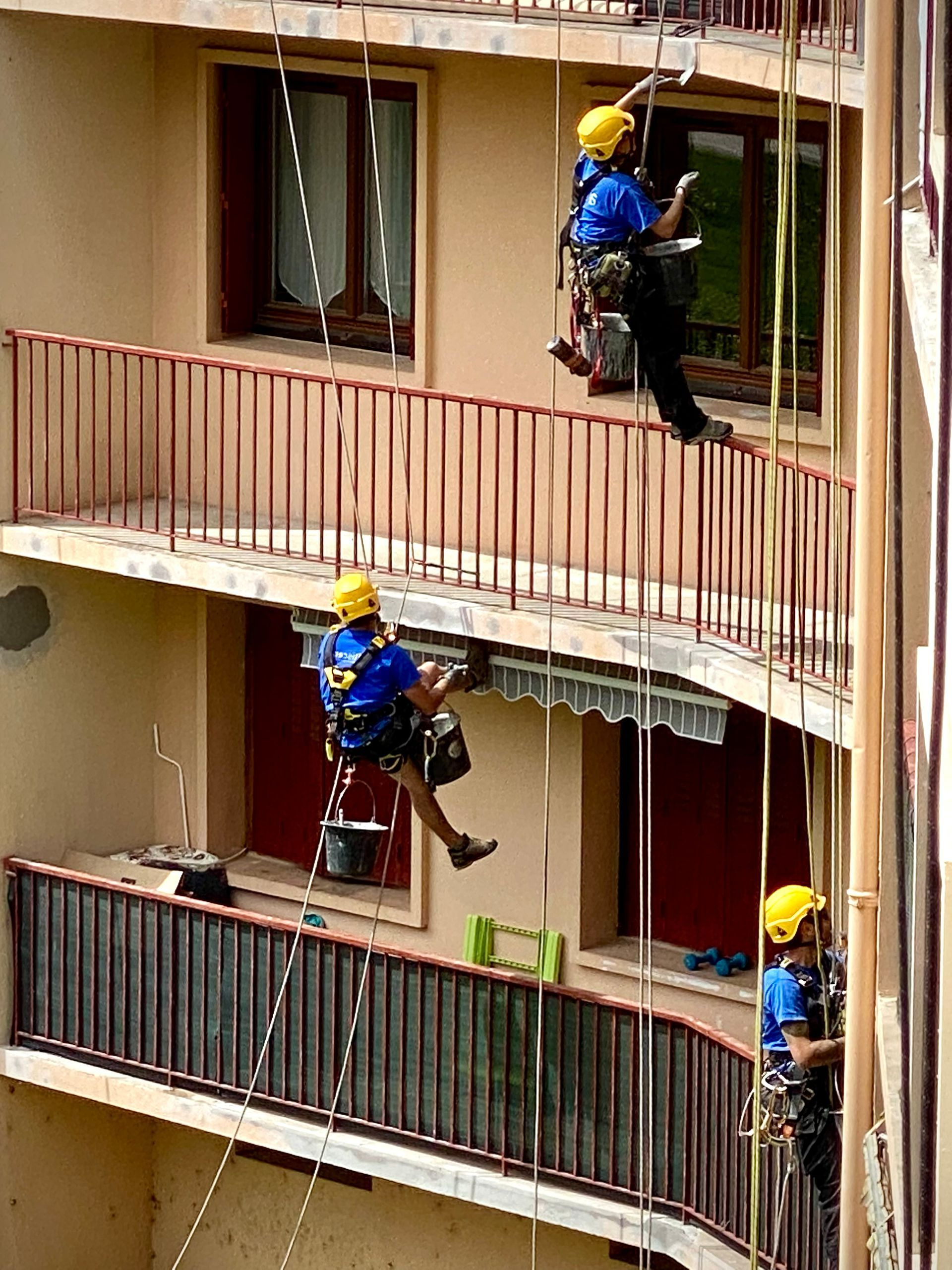 Pose de garde-corps de balcons
