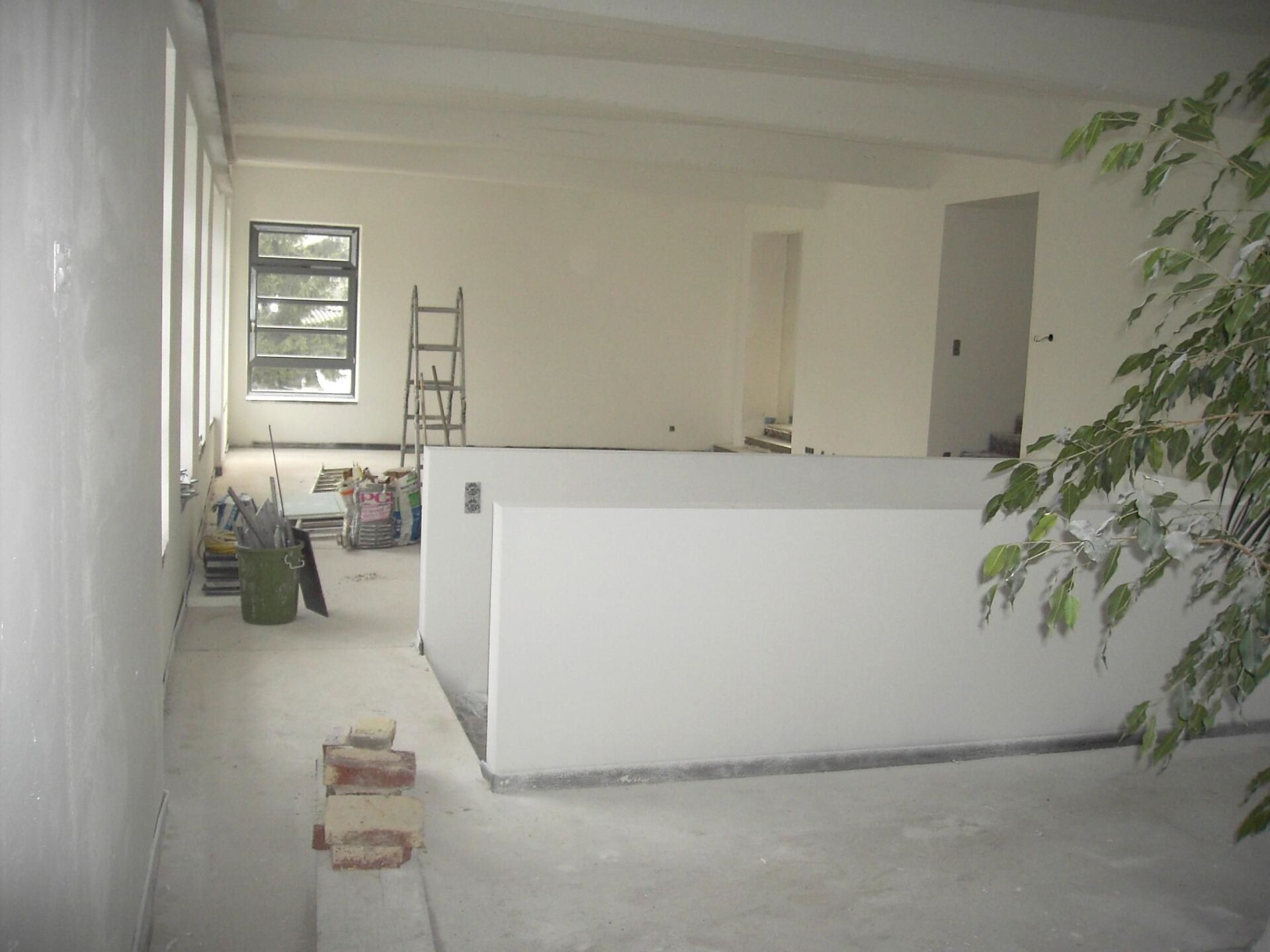 Eingabute Fenster einer Baustelle