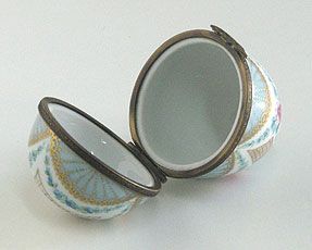 Miniaturmalerei | Deniz Demiral Dogan | Porzellan-Malatelier | Porzellanmalkurse, Porzellanmalerei, Porzellan-Geschäft | Schaffhausen