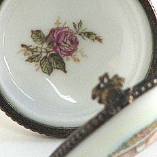 Miniaturmalerei | Deniz Demiral Dogan | Porzellan-Malatelier | Porzellanmalkurse, Porzellanmalerei, Porzellan-Geschäft | Schaffhausen