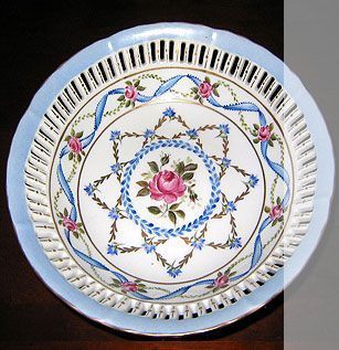 Vasen | Deniz Demiral Dogan | Porzellan-Malatelier | Porzellanmalkurse, Porzellanmalerei, Porzellan-Geschäft | Schaffhausen