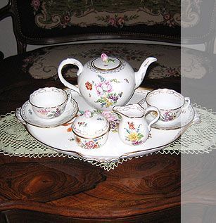 Teeservice | Deniz Demiral Dogan | Porzellan-Malatelier | Porzellanmalkurse, Porzellanmalerei, Porzellan-Geschäft | Schaffhausen