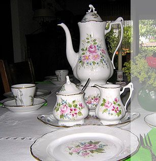 Teeservice | Deniz Demiral Dogan | Porzellan-Malatelier | Porzellanmalkurse, Porzellanmalerei, Porzellan-Geschäft | Schaffhausen