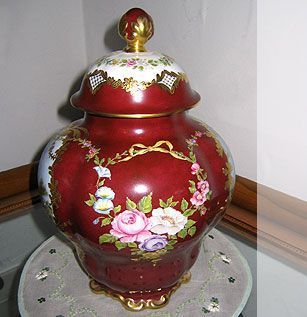 Vasen | Deniz Demiral Dogan | Porzellan-Malatelier | Porzellanmalkurse, Porzellanmalerei, Porzellan-Geschäft | Schaffhausen