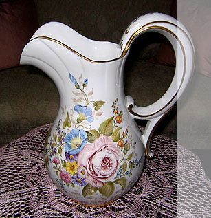 Vasen | Deniz Demiral Dogan | Porzellan-Malatelier | Porzellanmalkurse, Porzellanmalerei, Porzellan-Geschäft | Schaffhausen