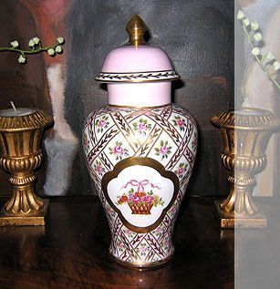 Vasen | Deniz Demiral Dogan | Porzellan-Malatelier | Porzellanmalkurse, Porzellanmalerei, Porzellan-Geschäft | Schaffhausen