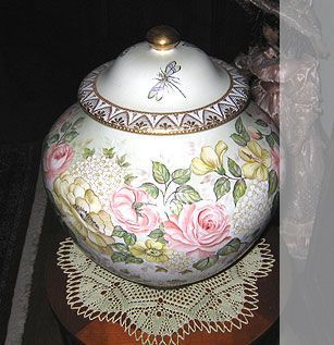 Vasen | Deniz Demiral Dogan | Porzellan-Malatelier | Porzellanmalkurse, Porzellanmalerei, Porzellan-Geschäft | Schaffhausen