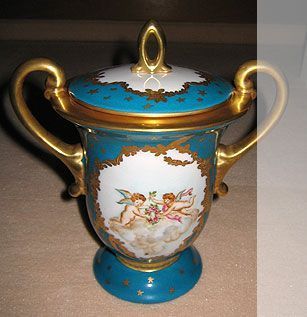 Vasen | Deniz Demiral Dogan | Porzellan-Malatelier | Porzellanmalkurse, Porzellanmalerei, Porzellan-Geschäft | Schaffhausen