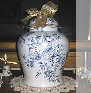 Vasen | Deniz Demiral Dogan | Porzellan-Malatelier | Porzellanmalkurse, Porzellanmalerei, Porzellan-Geschäft | Schaffhausen