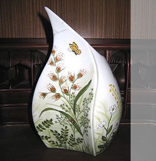 Vasen | Deniz Demiral Dogan | Porzellan-Malatelier | Porzellanmalkurse, Porzellanmalerei, Porzellan-Geschäft | Schaffhausen