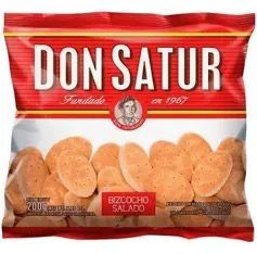 Bolsa de galletas saladas Don Satur. Envase rojo y blanco, galletas visibles. Texto