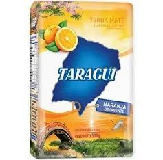 Yerba mate Taragui con rodajas de naranja, paquete azul y naranja.