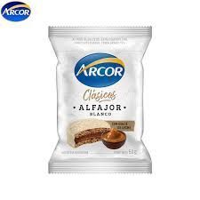 White package of Arcor Clasicos Alfajor Blanco. Features the alfajor and dulce de leche.