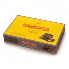 Caja amarilla de Alfajores de Havanna, un dulce popular argentino.