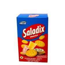 Caja de snacks Arcor Saladix, empaque azul con logo ovalado rojo, galletas visibles.