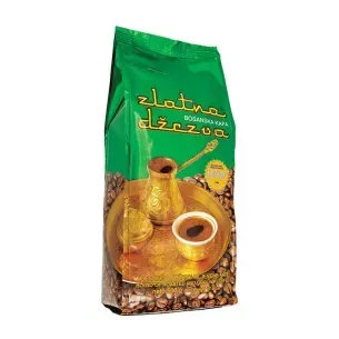 Bolsa verde de café bosnio Zlatna džezva, con imagen de un juego de café.