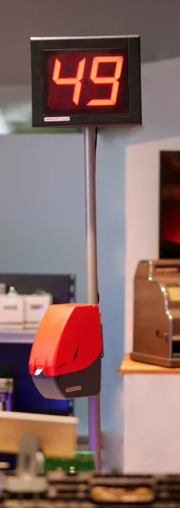 Un écran avec numéro de gestion de file d'attente.