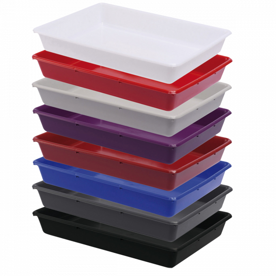 Une pile de bacs de contrôle d'accès.