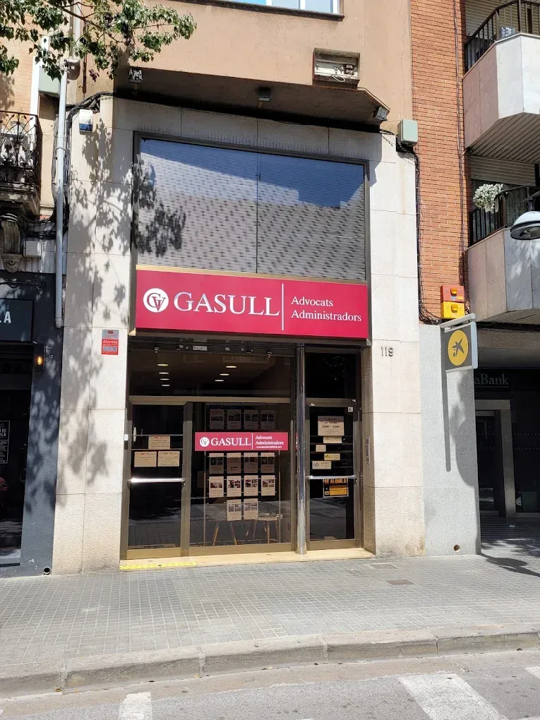 Exterior de una agencia inmobiliaria,