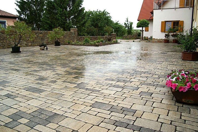 Hauszufahrt mit Pflastersteinen, Bauunternehmen Herold
