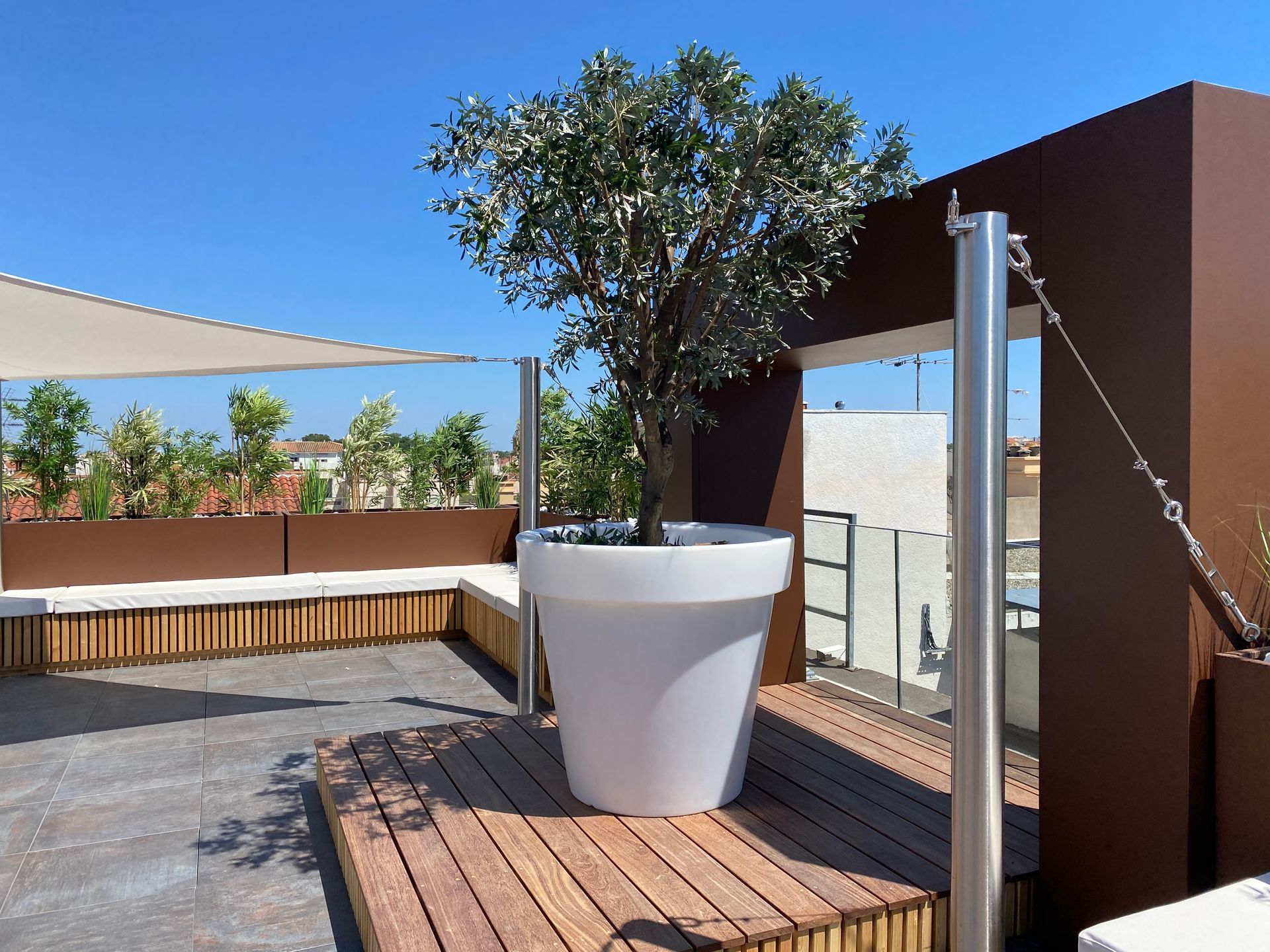 Bac à plante métallique