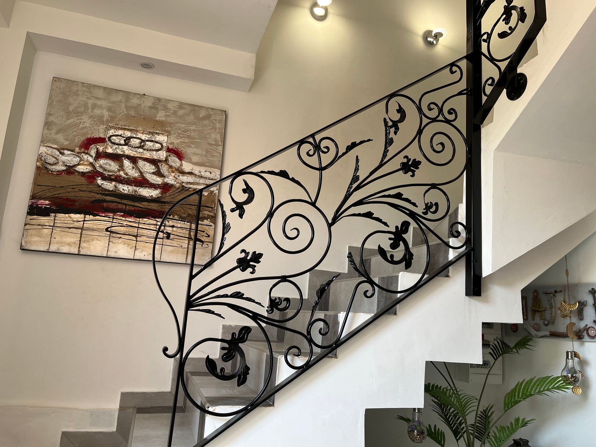 Rampe d'escalier avec des motifs floraux