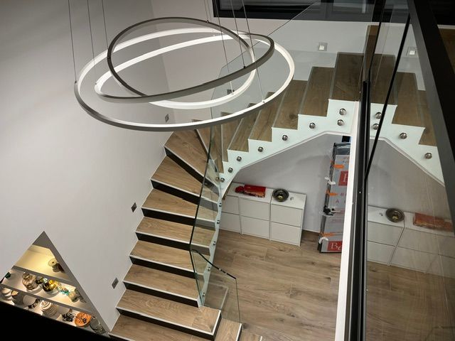 Vue du dessus d'un escalier tournant