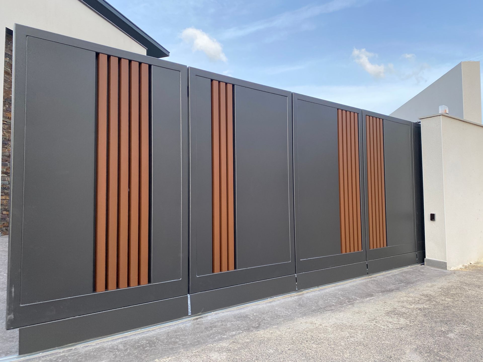 Portail bois et métal