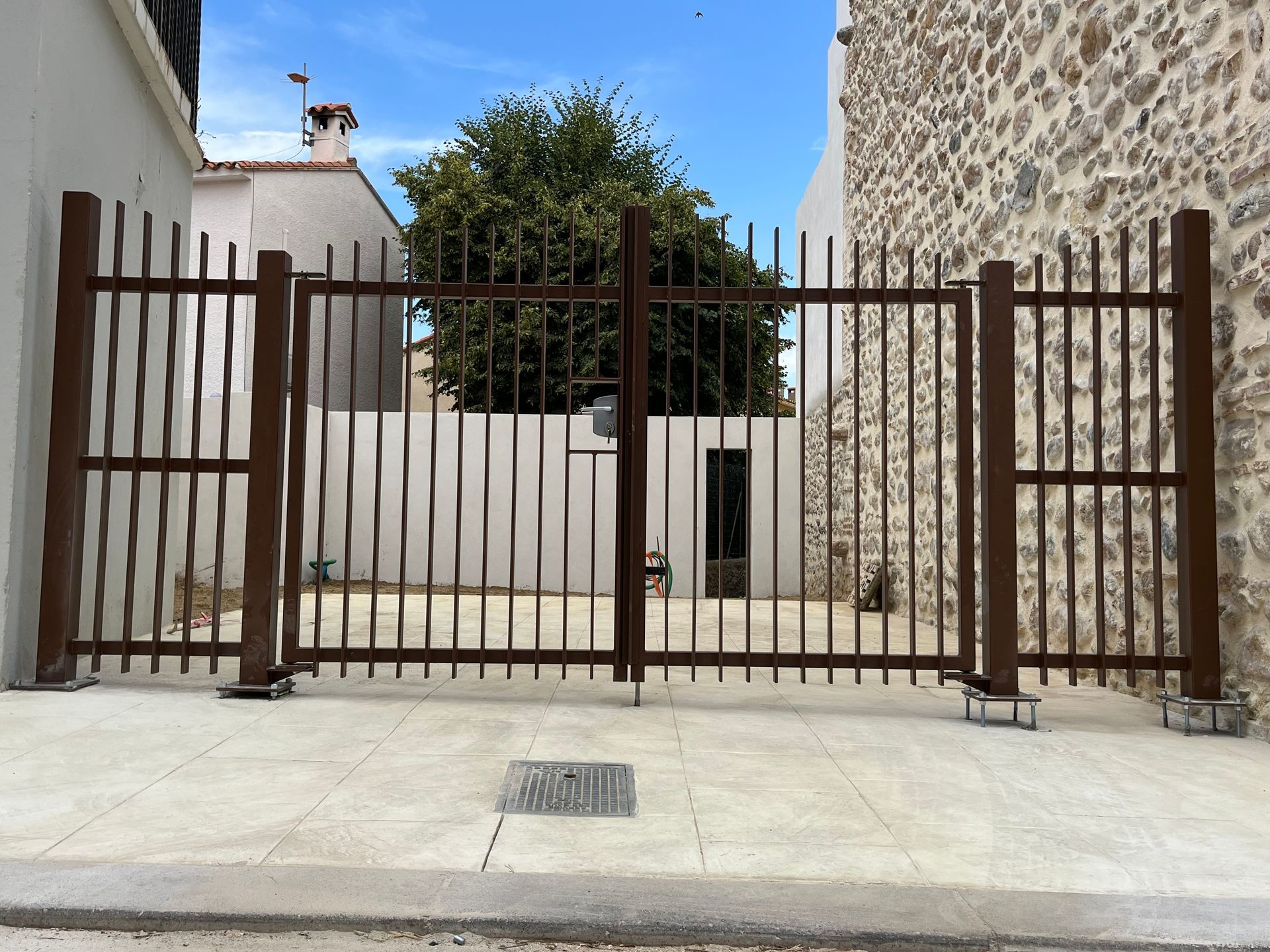 Portail métallique à barreau