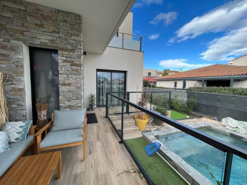 Garde-corps vitré en bord de piscine