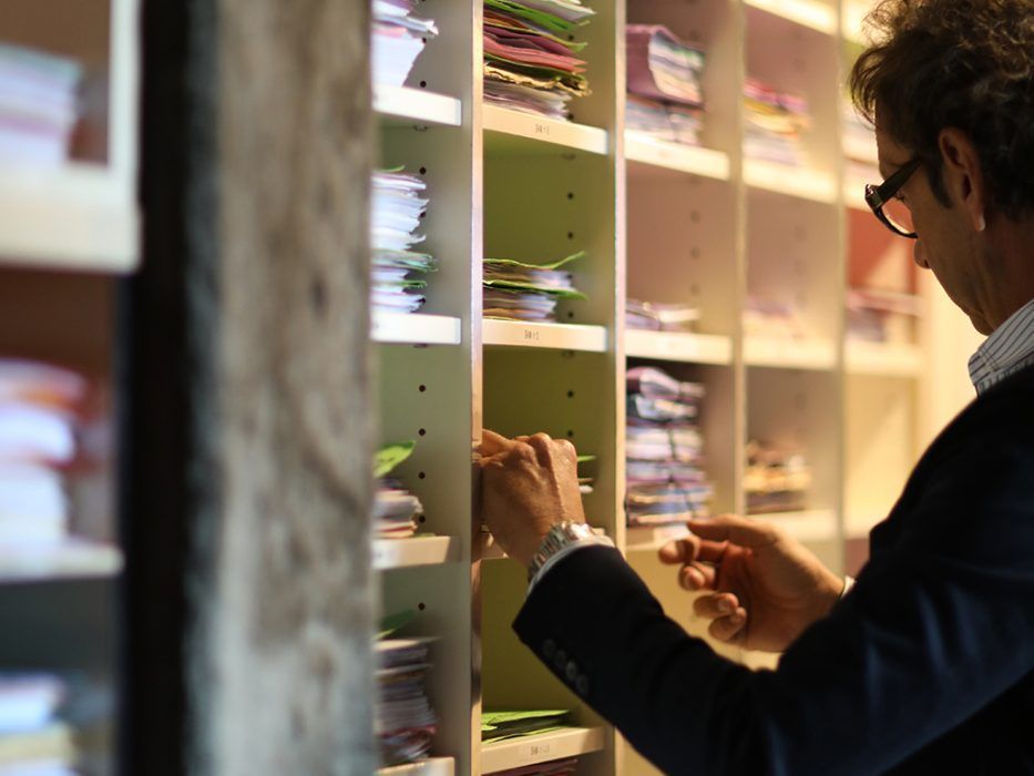 Un avocat trie ses archives