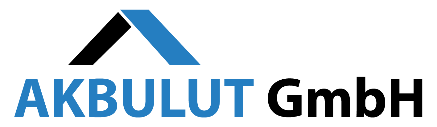 Logo der AKBULUT GmbH; Text blau und schwarz, mit einer blau-schwarzen dachförmigen Grafik.