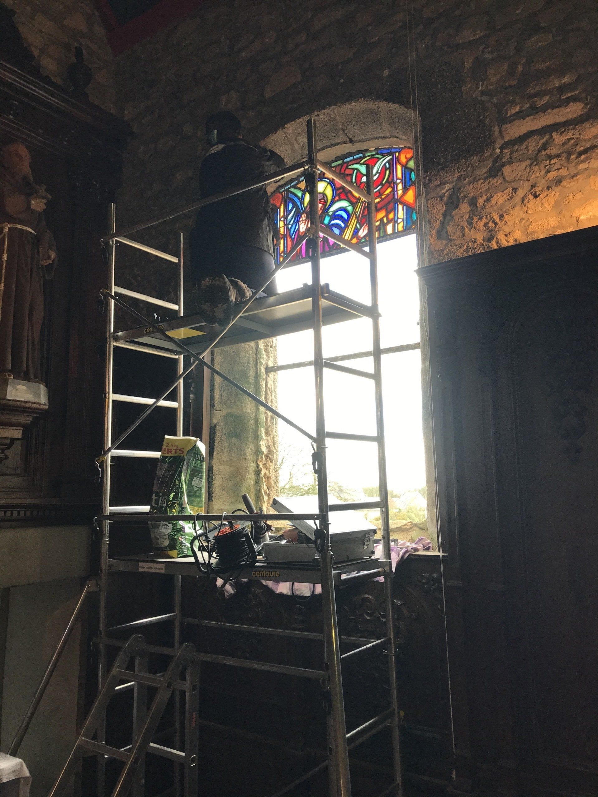 Conservation et restauration d'un vitrail au plomb