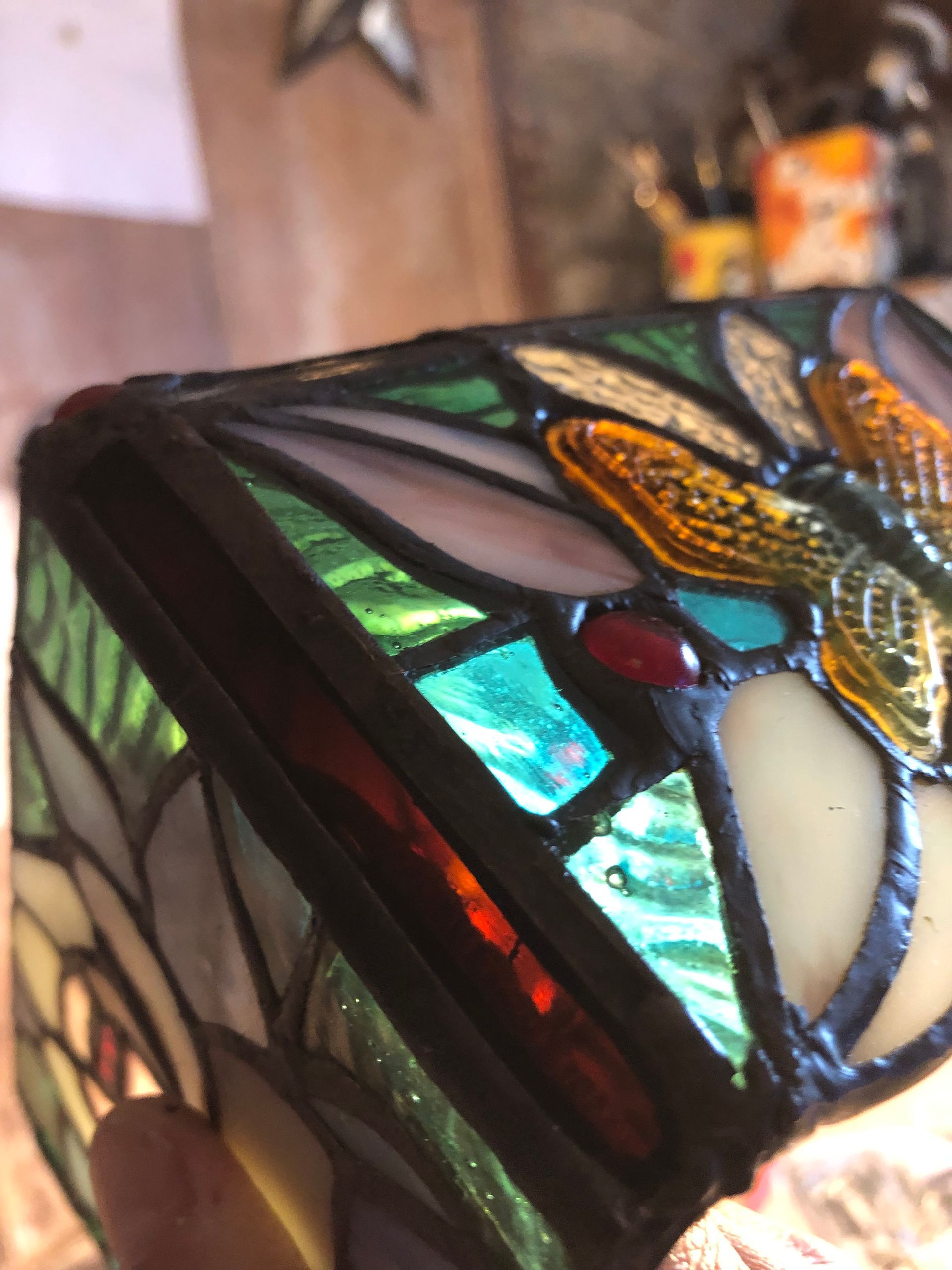 Restauration de luminaire Tiffany, motifs floraux