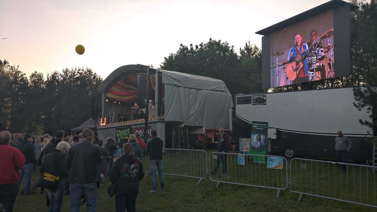 21 m2 screentrailer - Eventgear Oy