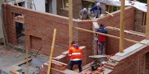 Erstellung eines Privathauses mit Ziegeln