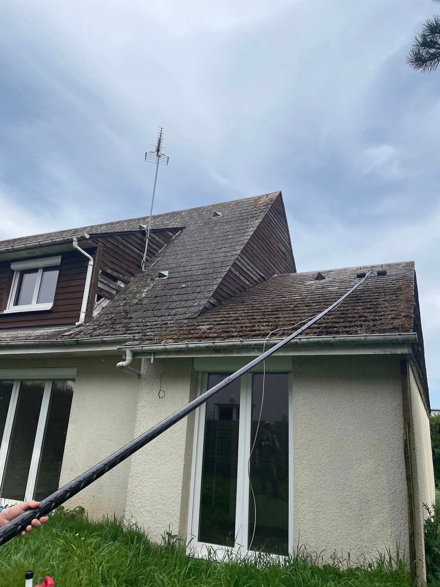 Démoussage de toit avant