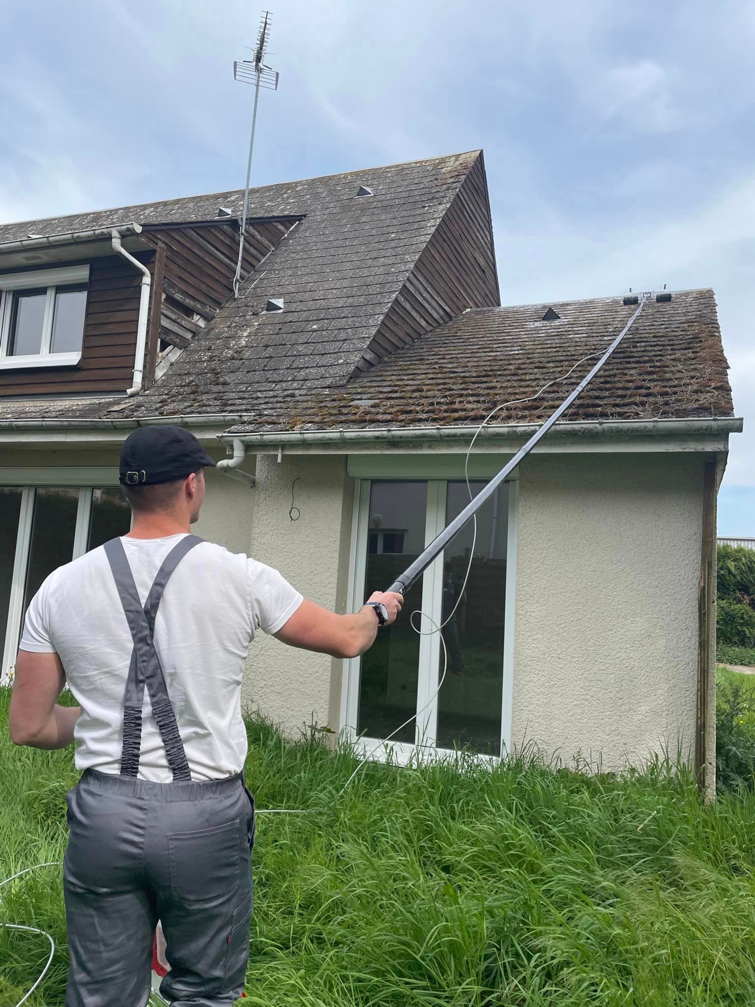 Nettoyage de toiture traitement antimousse