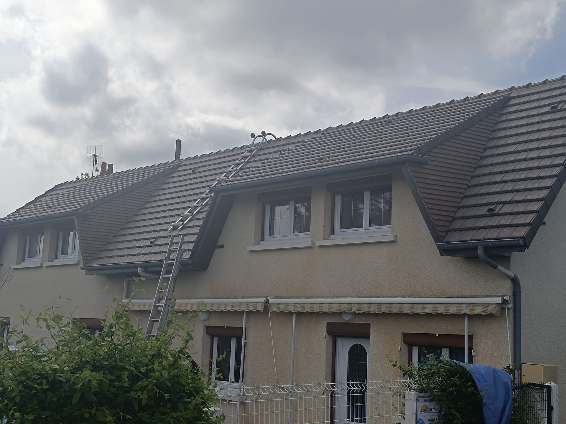 Démoussage de toit ardoise après