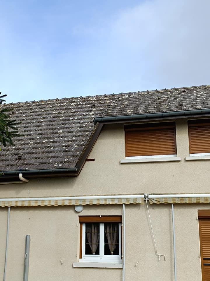 Démoussage de toit ardoise avant