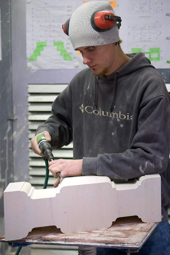 Tailleur de pierre en plein travail