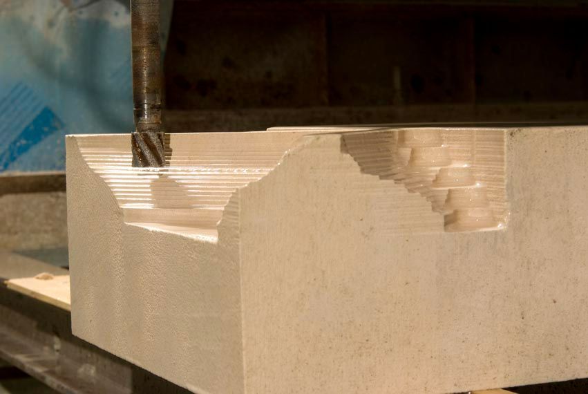 Pierre en train d'être sculptée