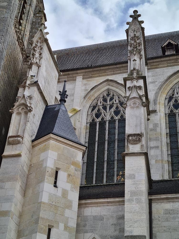 Autre vue de la Basilique de Cléry Saint André après