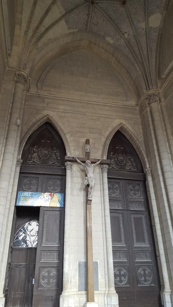Restauration de la façade d'une cathédrale