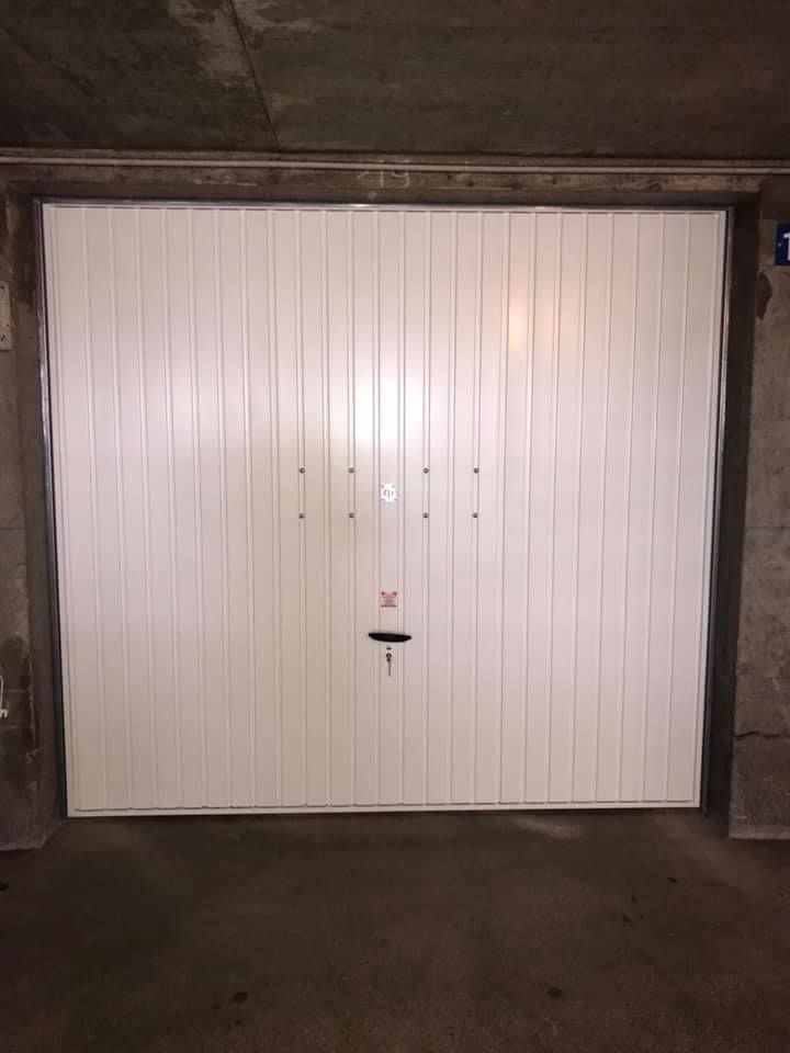 Porte de garage blanche