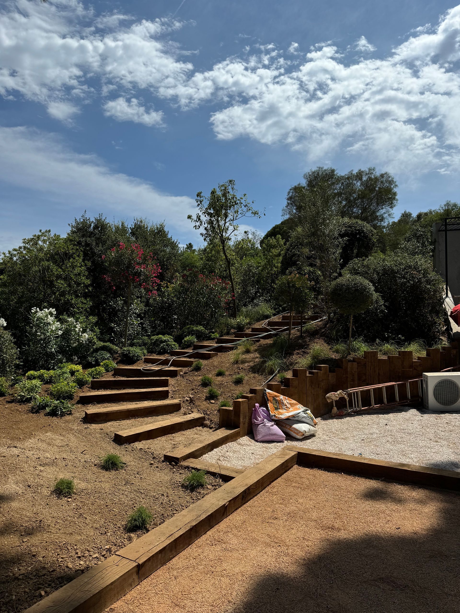 Allée de galets en pente