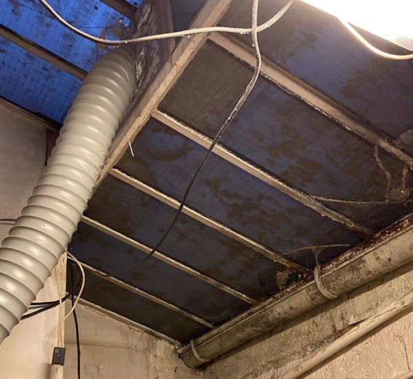 Toit en verre avant les travaux de modernisation