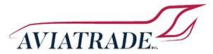 Logo Aviatrade avec texte bleu marine et aile stylisée magenta au-dessus.