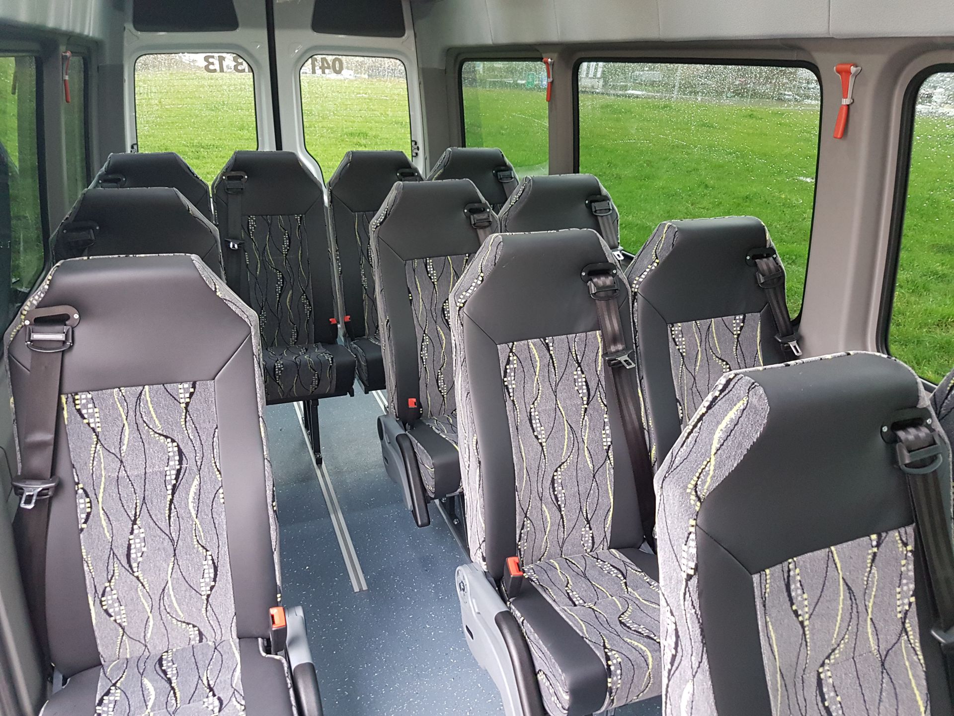 12 Plätzer Innenansicht - Carreisen & Taxi J. Vogel